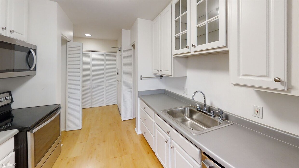 Primary Photo - 1 br, 1 bath Condo - 1225 S Maple Rd Apt 306