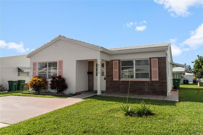 Building Photo - 6712 NW 70th Ct
