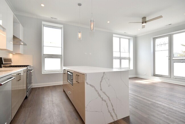 Foto del edificio - 6555 W North Ave