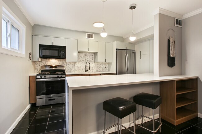 Building Photo - 115 Biscayne Dr NW