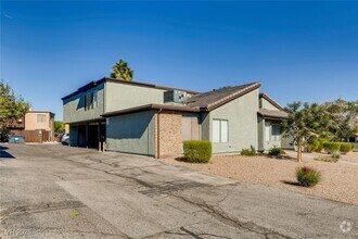 Building Photo - 1520 Hialeah Dr
