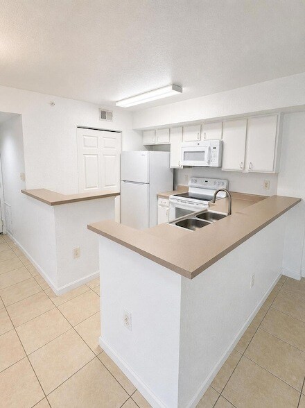 Foto del edificio - 121 SW Palm Dr