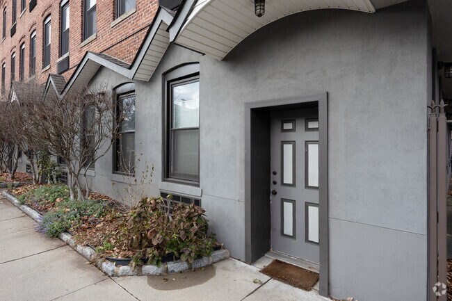 Entrance - 39-51 Bruen St