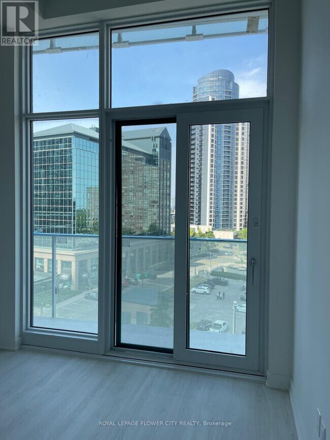 Photo du bâtiment - 3883-3883 Quartz Rd