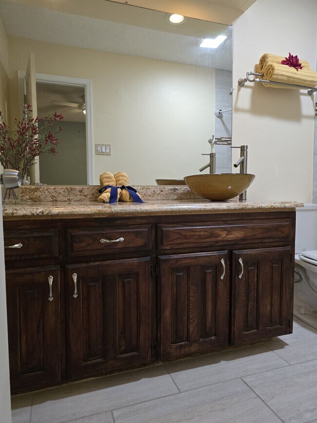 Primary Ensuite - 1437 Palmnold Cir W