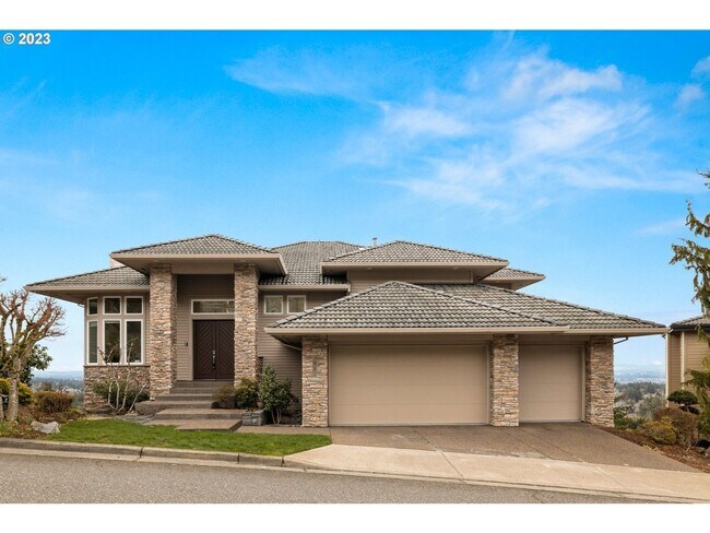 Foto del edificio - Beautiful Forest Heights Home!! Gourmet ki...