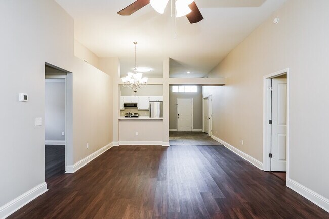 Foto del edificio - 1745 Kirtley Dr