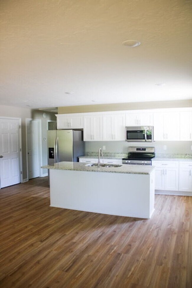 Building Photo - 211 Bundrum Dr NW