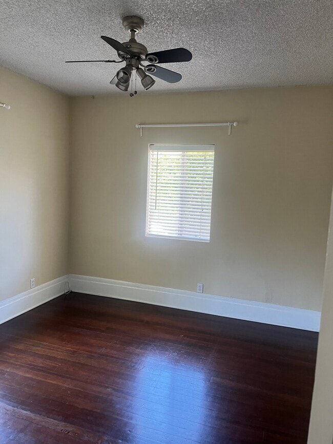 Building Photo - 428 Cypress Ave