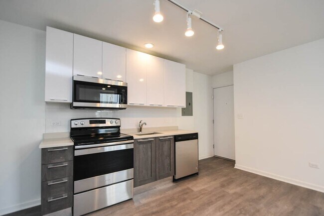 Building Photo - 940 W Winona St