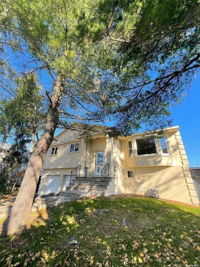 Foto del edificio - 8 Woodmere Blvd