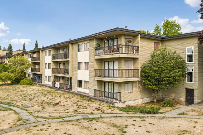 Building Photo - Greenwood Gardens