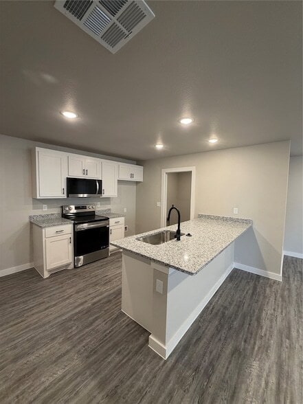 Building Photo - 3010 Glennster St