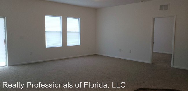 Foto del edificio - 3 br, 2 bath House - 15660 Merlin Ave