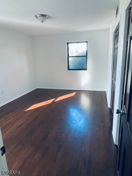 Foto del edificio - 1300 Rock Ave