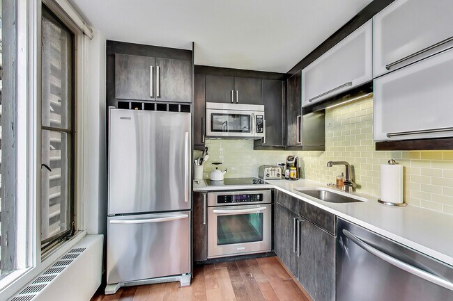 Foto del edificio - 1400 N State Pkwy