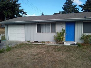 Building Photo - 9203-9203 32nd Ave Ct S
