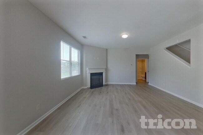 Foto del edificio - 438 Lake Ridge Ln