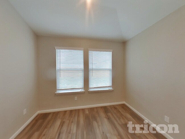 Foto del edificio - 5907 Noah Pl