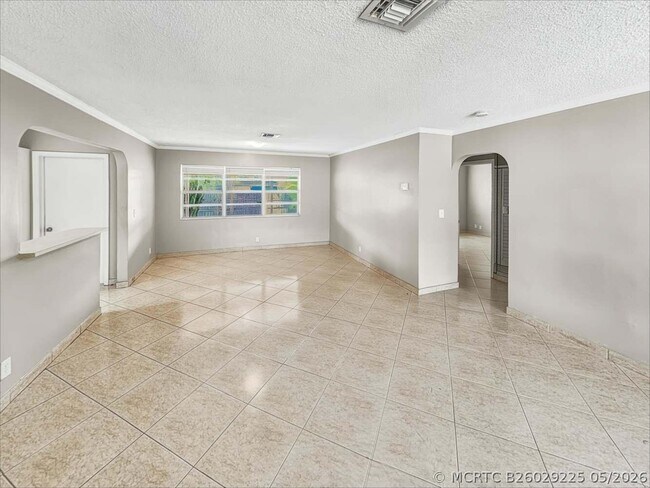 Building Photo - 1313 N Park Rd
