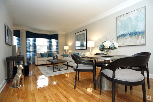 Interior Photo - Camelot at LaMer