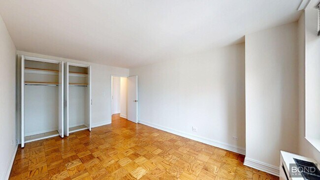 Building Photo - 400 E 71st St