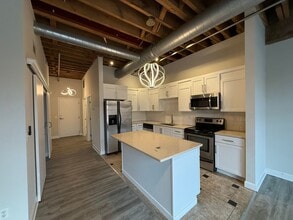 Building Photo - 212 7th St E