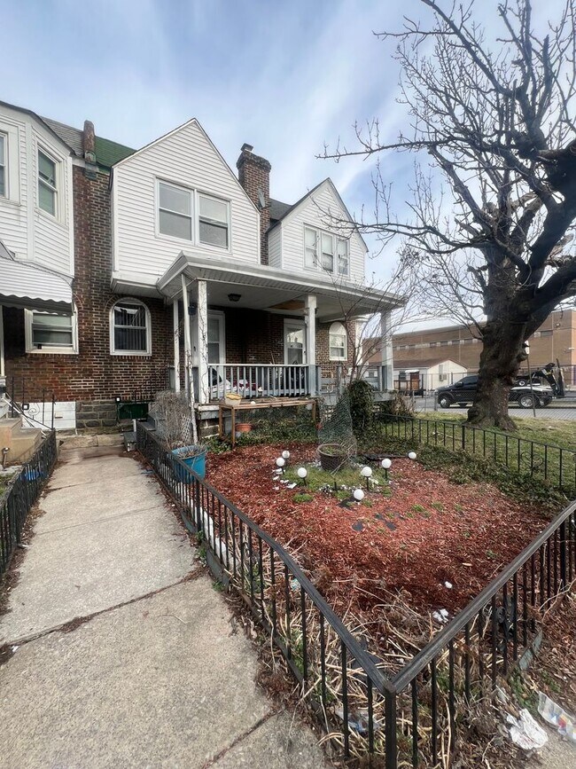 Foto del edificio - Classic Two Bedroom Townhome w/ Optional 3...