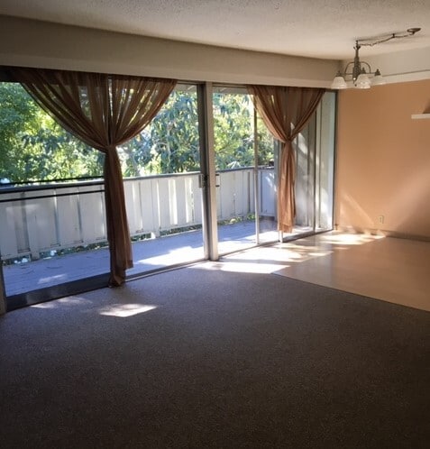 living room - 67 Brookwood Rd