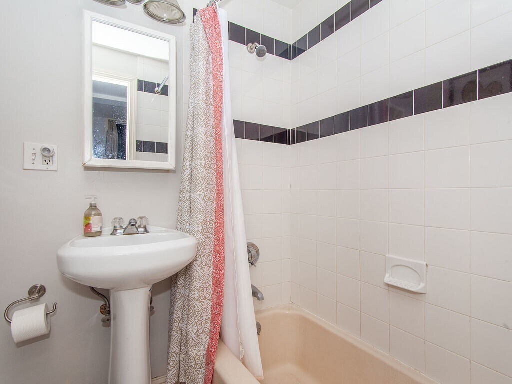 Building Photo - 19 Aberdeen St