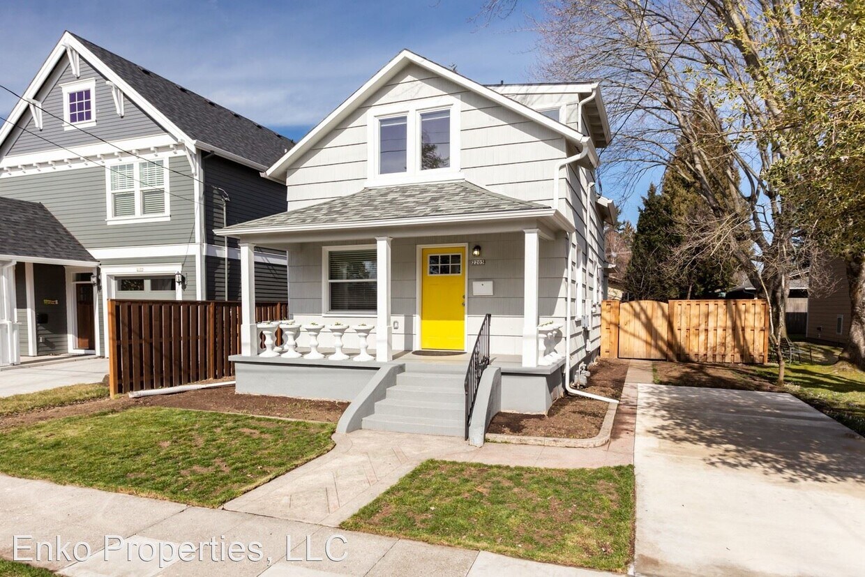 3 br, 1.5 bath House 2205 SE Umatilla St House for Rent in Portland