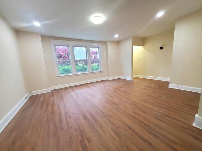 Foto del edificio - 221 Blohm St