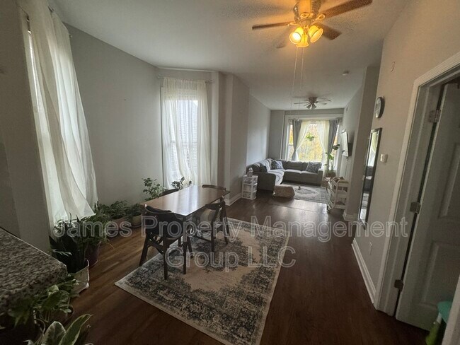 Foto del edificio - 1229 N Artesian Ave