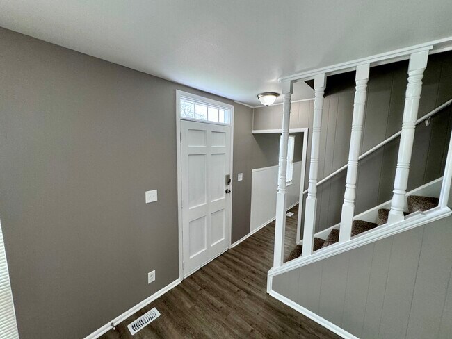 Foto del edificio - 5655 Alpine - 4 bed/2.5 Bath Fully Renovated