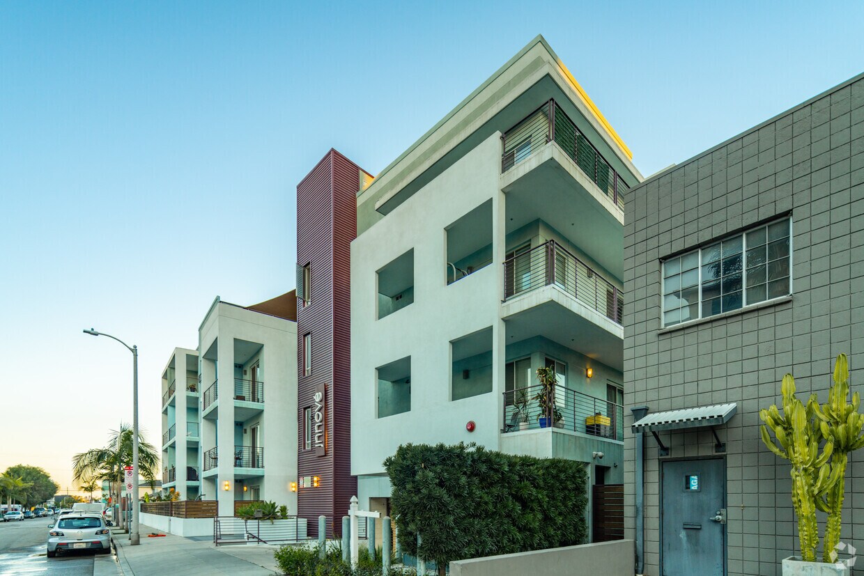 Primary - Innove Condos