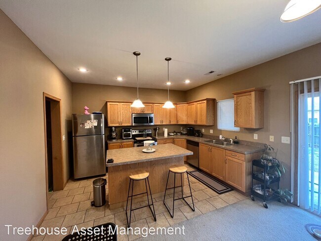 Building Photo - 3 br, 2.5 bath House - 611 Walters Drive