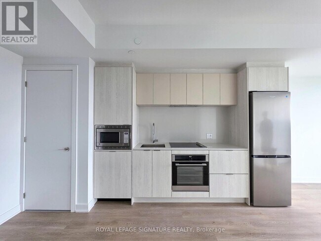 Building Photo - 3009-3009 Novar Rd