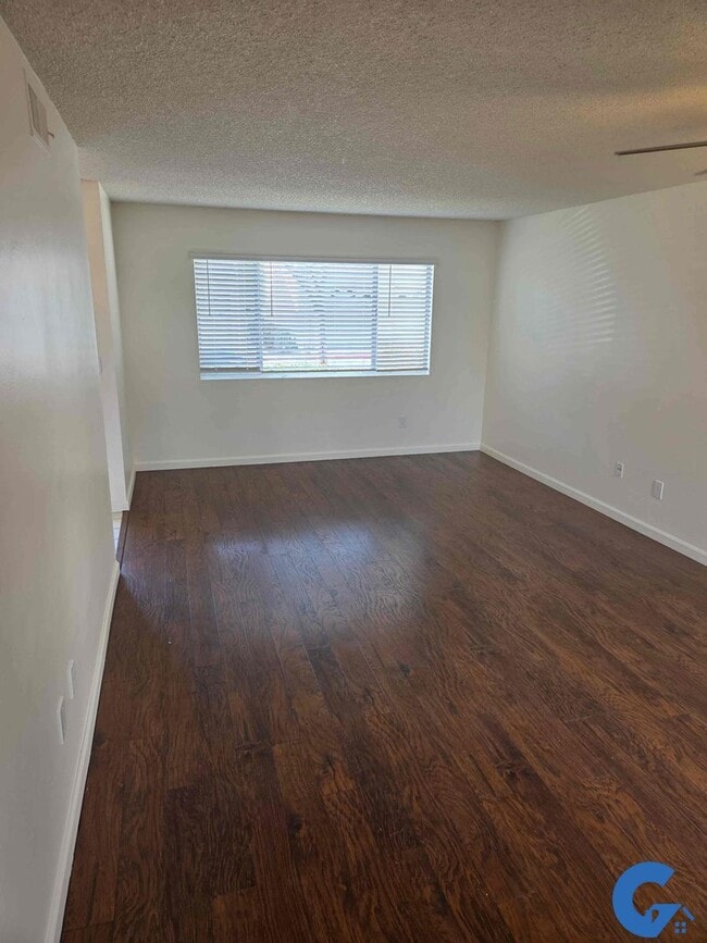 Building Photo - 3 bed/2 bath townhouse near Mesa College and USD