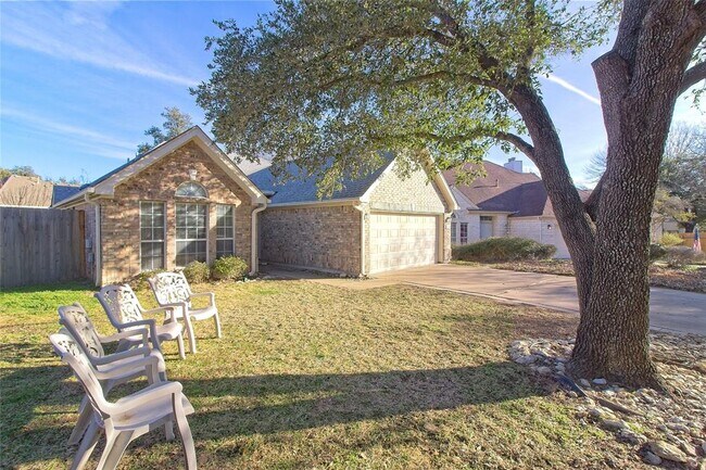 Building Photo - 215 Rio Vista Dr