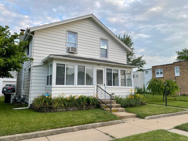 Outside - 511 E Lawrence St