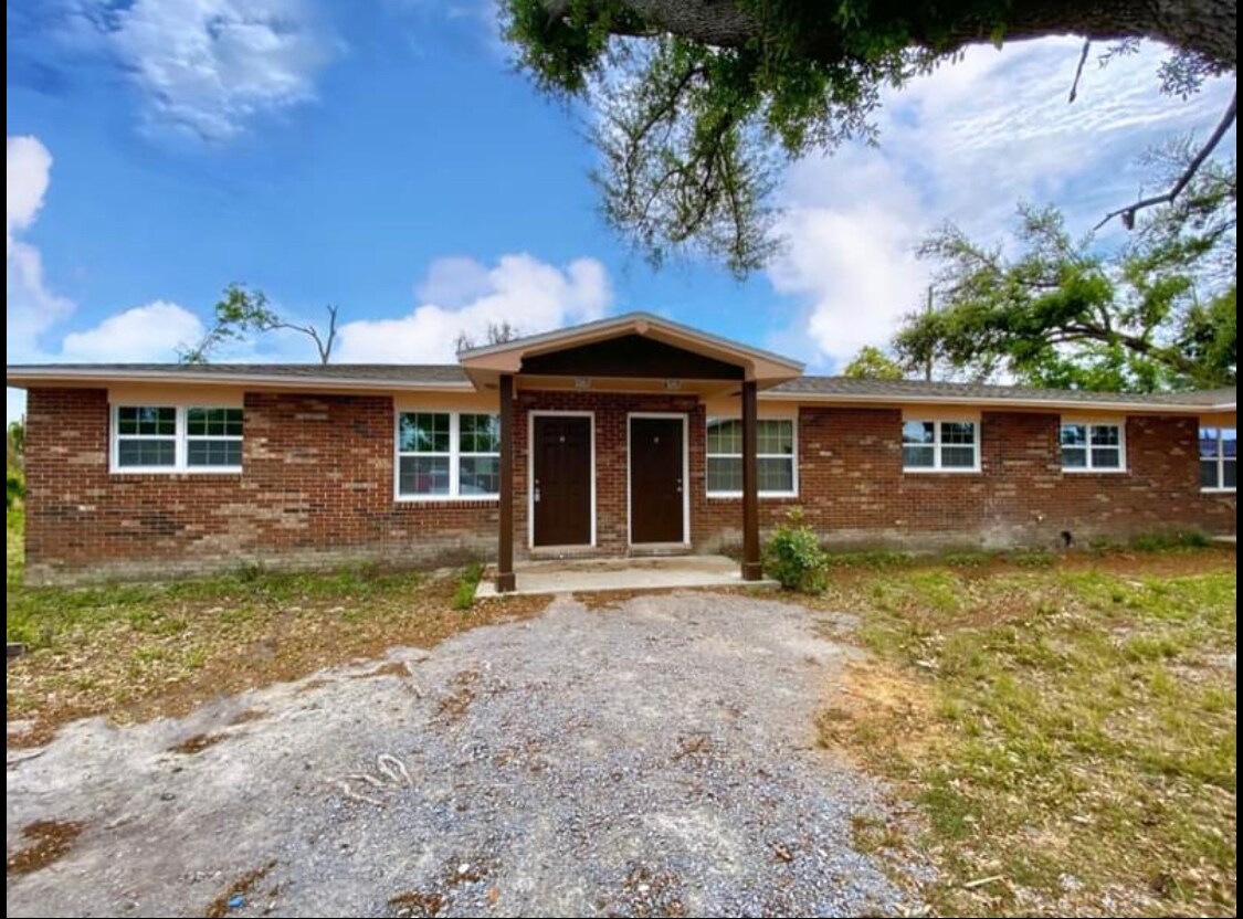 End unit - 3906 E 11th St