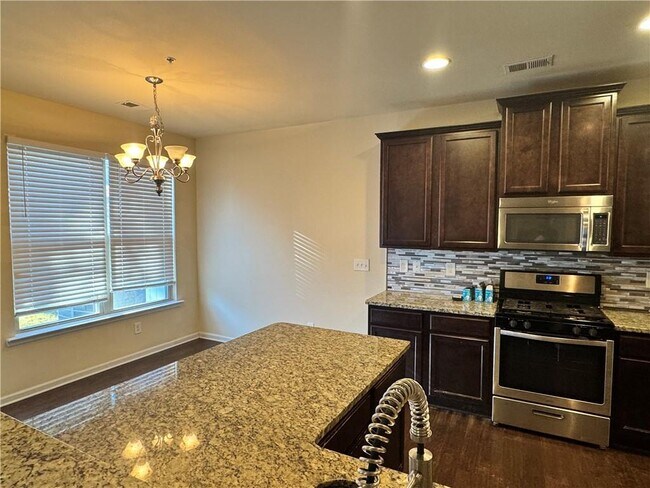 Foto del edificio - 3405 Castleberry Village Cir