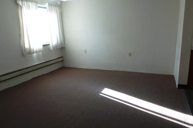 Building Photo - Theta House