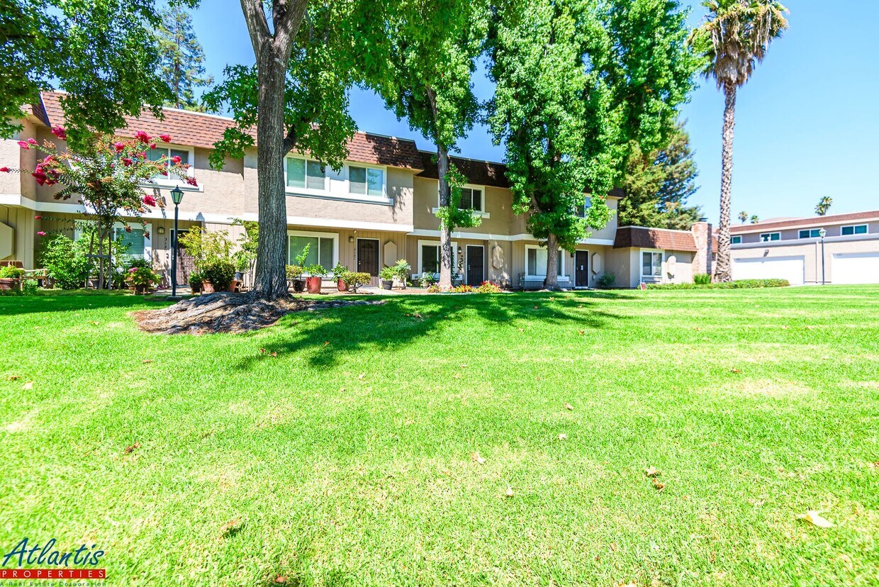 Primary Photo - Lovely Townhouse | Remodeled | Private Patio