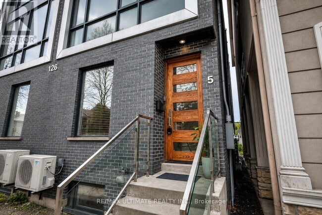 Photo du bâtiment - 126 Spadina Rd