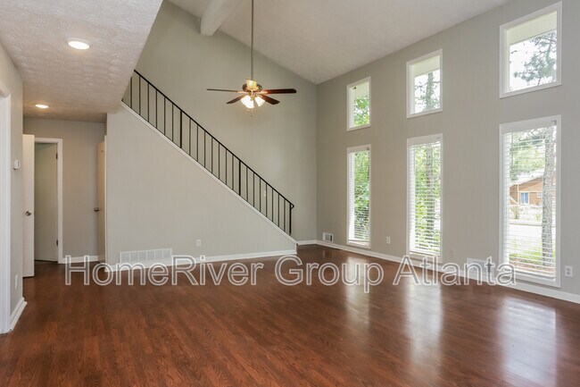 Foto del edificio - 6360 Ashdale Dr