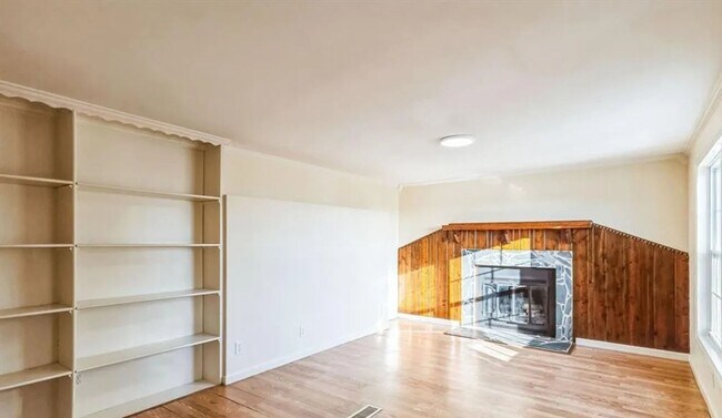 Foto del edificio - Welcome to this Newly renovated  3 bedroom...