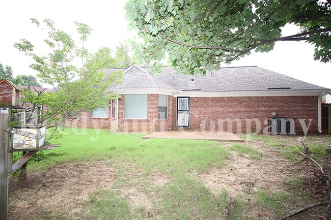 Foto del edificio - 6612 Dawnhill Rd