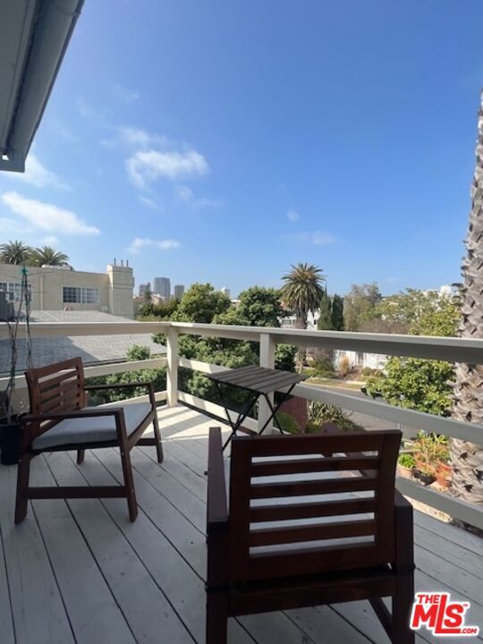 Foto del edificio - 1721 Glendon Ave