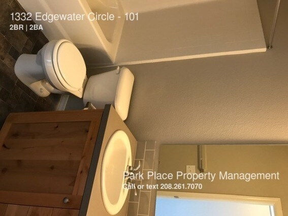Building Photo - 1332 S Edgewater Cir